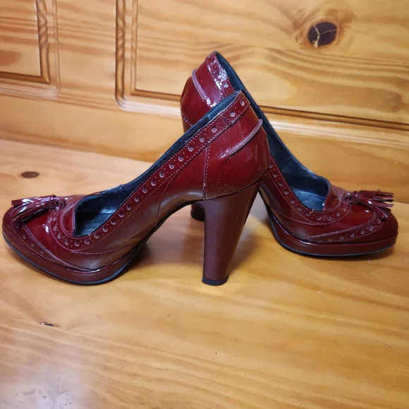 Tassled Patent Leather Spectator Pumps 💜 - Picture 2 of 12